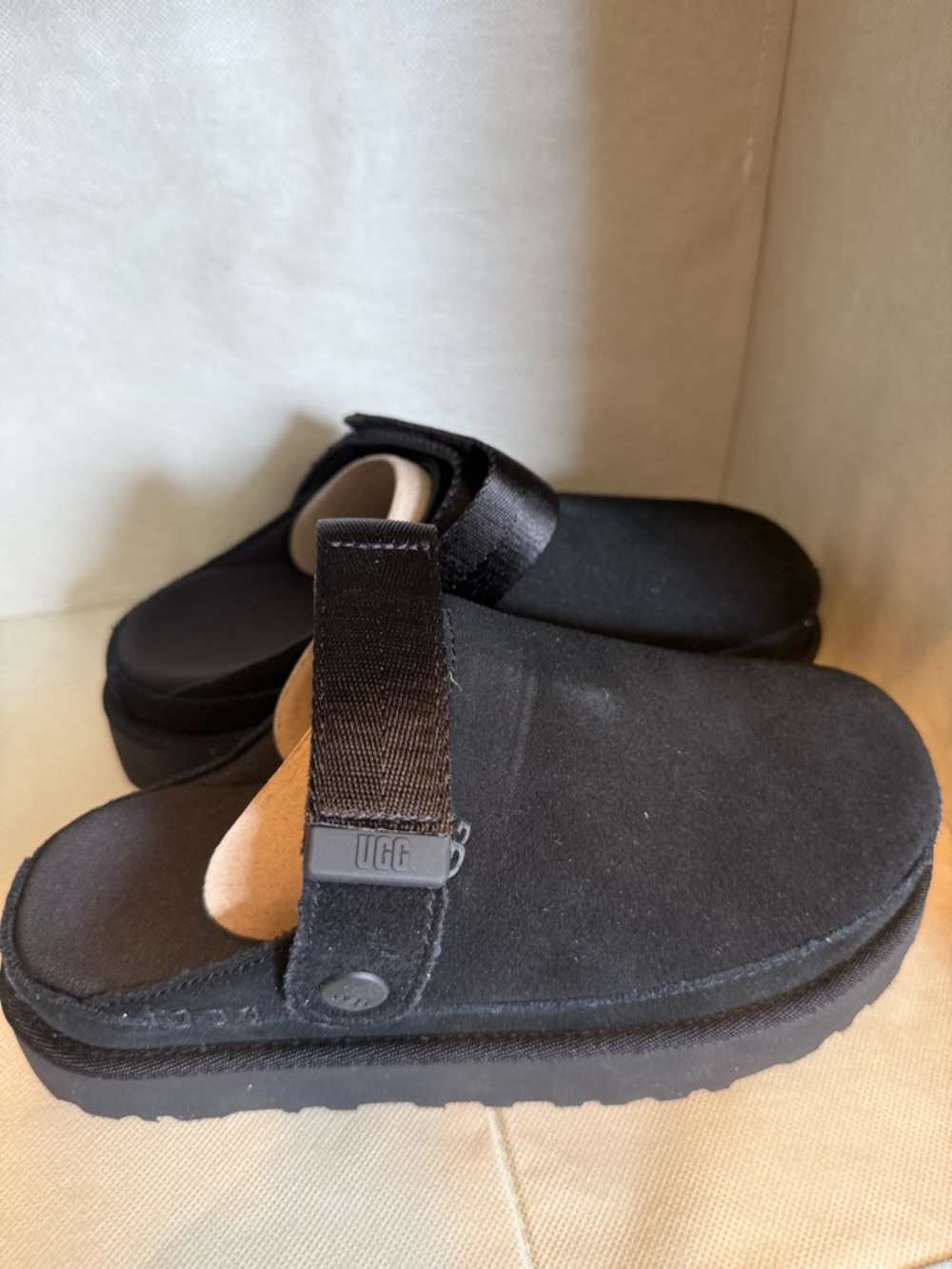 UGG Goldenstar Clog Black Suede Women's Comfort Slippers Size 6 - Picture 4 of 7